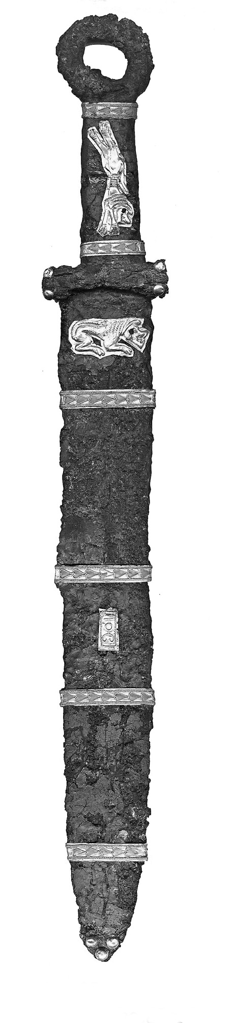 Залізний меч у парадних піхвах із царського поховання